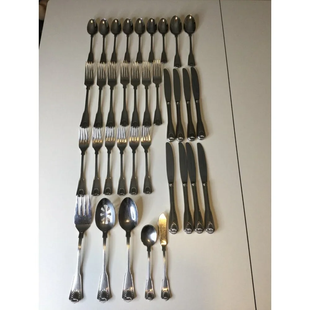 Towle 18/8 Stainless Flatware Forks Spoons Knives Serving 35 pieces Shell